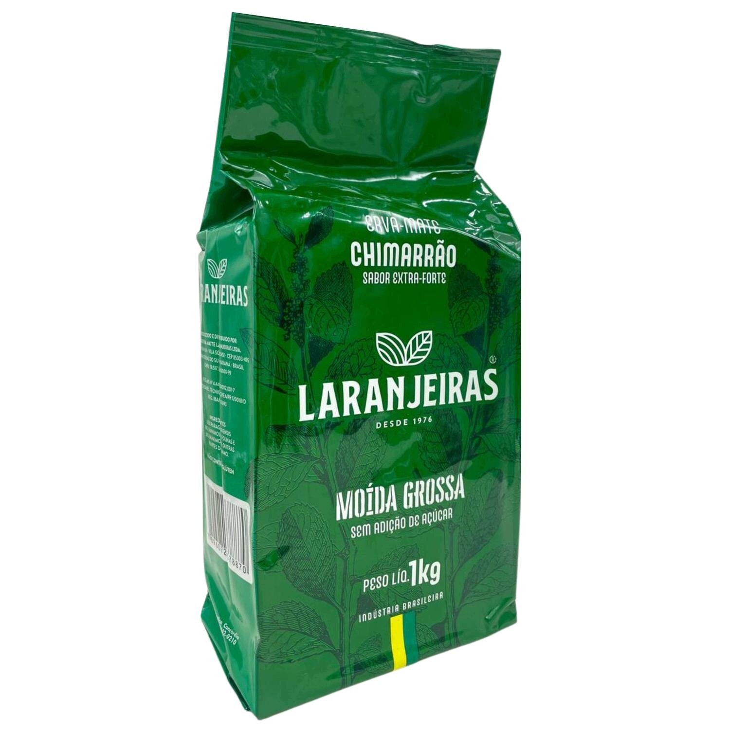 Zielone opakowanie Yerba Mate Laranjeiras Chimarrao Moida Grossa 1000g z widocznym logo i napisem \'LARANJEIRAS\'. Na opakowaniu znajdują się informacje: \'CHIMARRÃO SABOR EXTRA-FORTE\', \'MOÍDA GROSSA SEM ADIÇÃO DE AÇÚCAR\', \'PESO LÍQ. 1kg\', \'INDÚSTRIA BRASILEIRA\'.