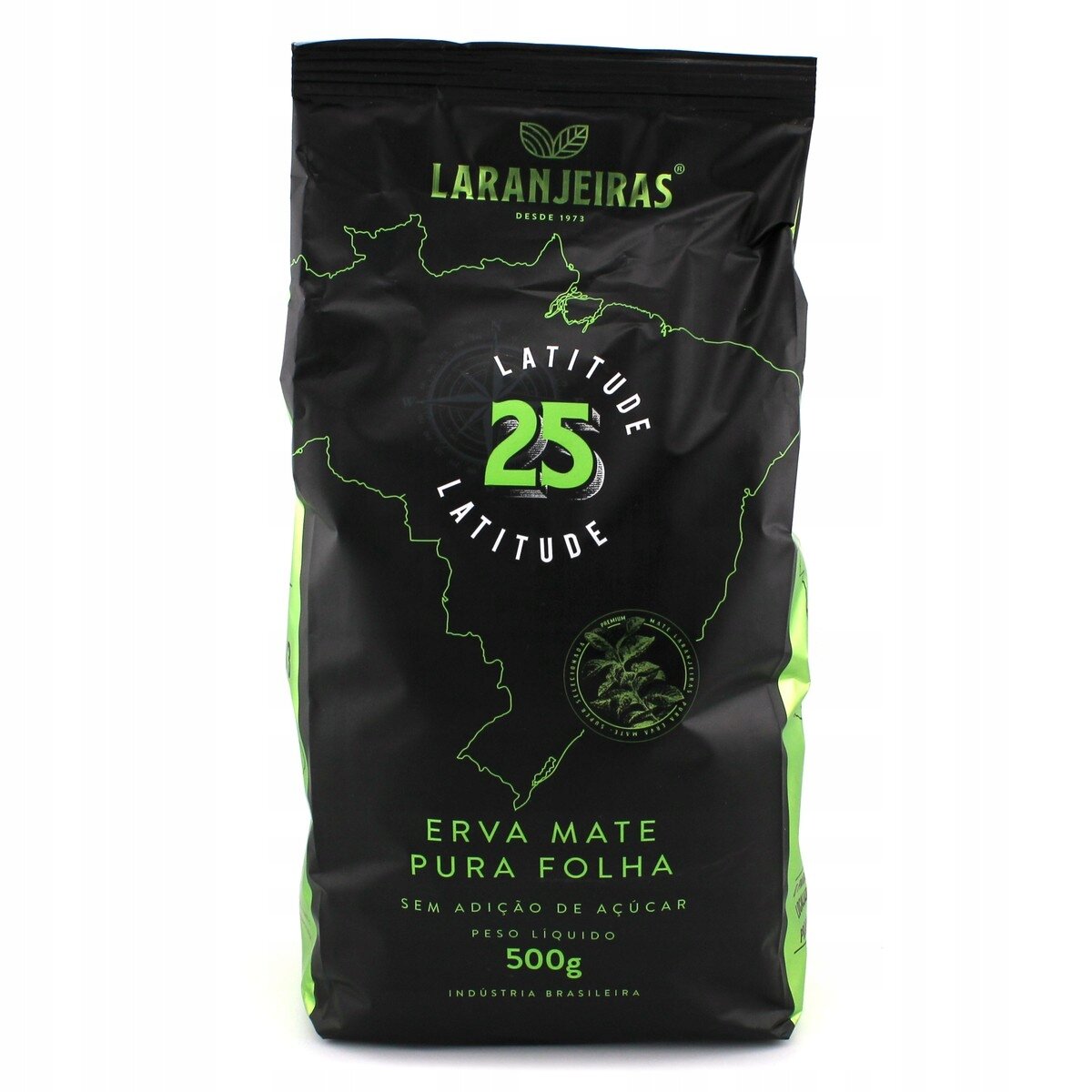 Opakowanie Yerba Mate Laranjeiras z napisem \'LATITUDE 25\' oraz \'ERVA MATE PURA FOLHA\'. Waga netto 500g, bez dodatku cukru, wyprodukowane w Brazylii.