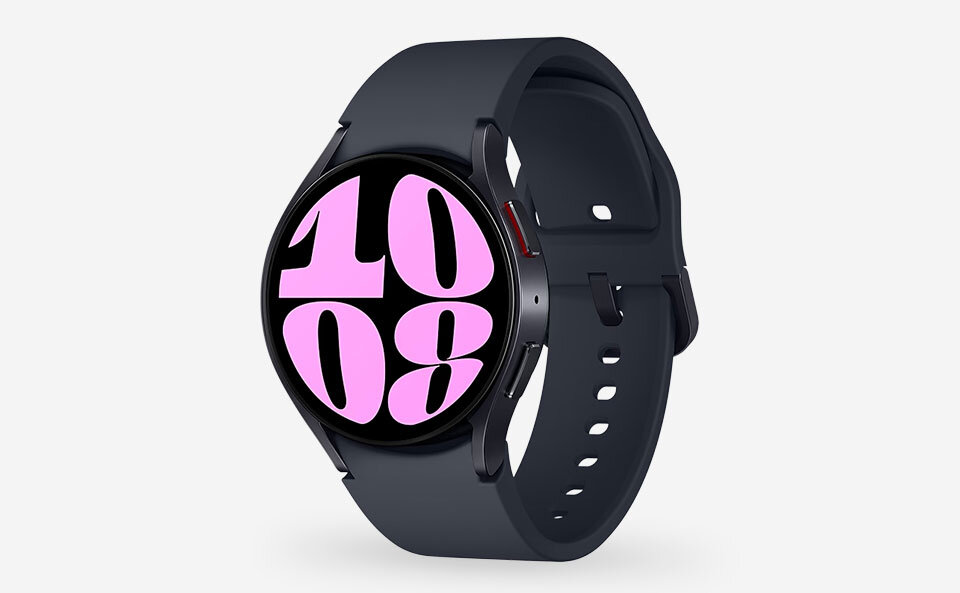 Smartwatch z ciemnym paskiem i okrągłym wyświetlaczem, na którym widoczna jest godzina 10:08 w dużych, różowych cyfrach.