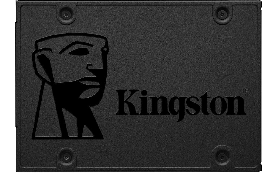 Czarny dysk SSD z logo Kingston przedstawiającym stylizowaną twarz oraz napisem \'Kingston\'.