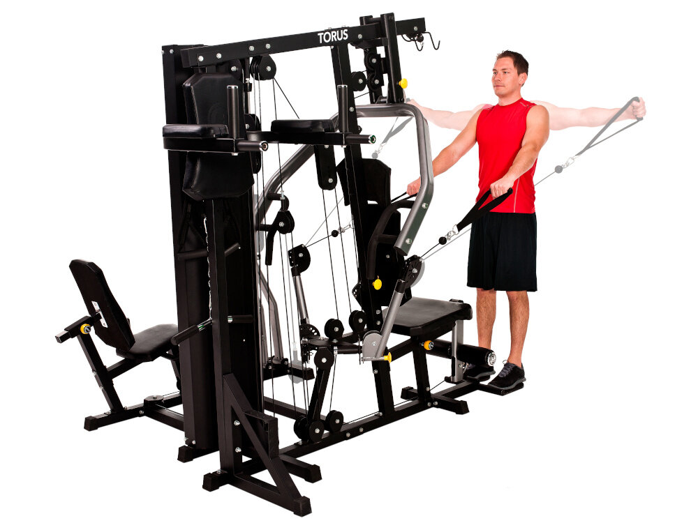 Atlas HORIZON FITNESS Torus 5 osoba ćwiczy na atlasie stojąc stalowa rama o wymiarach 40 x 80 mm trwała i bezpieczna wytrzymałe linki o grubości 6 mm w nylonowej osłonie płynność ruchów wysokiej jakości materiały solidna konstrukcja