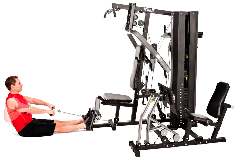Atlas HORIZON FITNESS Torus 5 osoba ćwiczy na atlasie siedząc na ziemi bezpieczny trening stalowa konstrukcja system regulacji oporu solidne mocowania precyzyjnie dobrane komponenty płynna praca mechanizmów