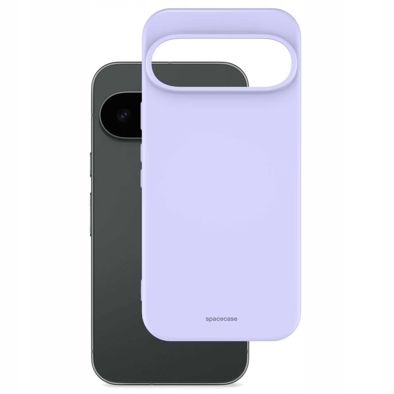 Na obrazie widoczne jest fioletowe silikonowe etui z napisem \'spacecase\', umieszczone przed ciemnym smartfonem. Etui ma duży otwór na aparat w górnej części.