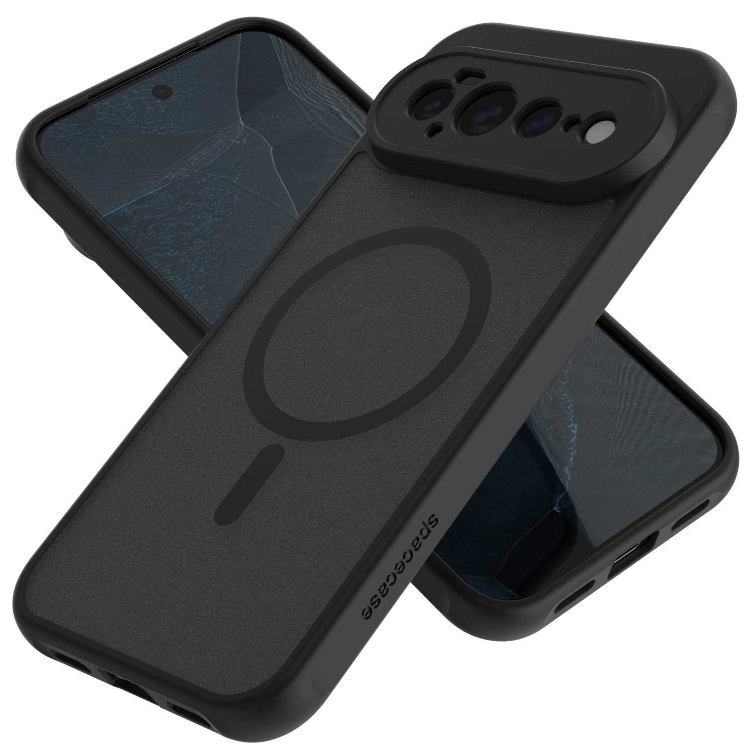 Czarne etui magnetyczne z napisem \'spacecase\' i okrągłym wzorem na tylnej części, przeznaczone do telefonu z trzema otworami na aparat. Telefon w etui ma pęknięty ekran.