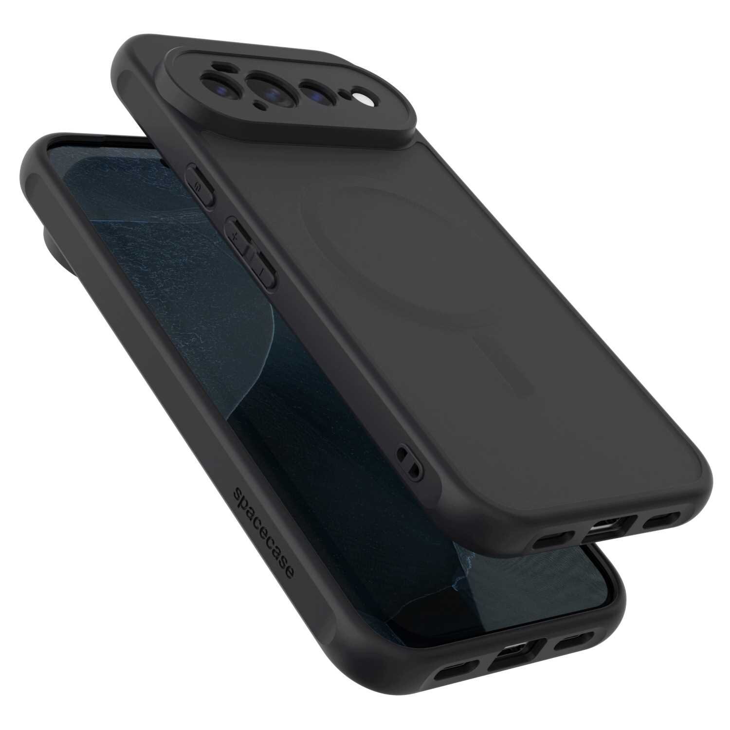 Czarne etui magnetyczne z trzema otworami na aparat, widoczne logo \'spacecase\'.