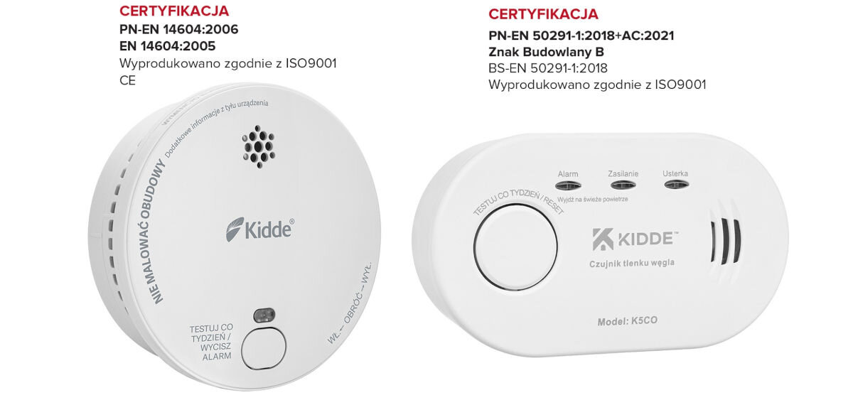 Dwa czujniki tlenku węgla marki Kidde z certyfikacjami i oznaczeniami zgodności z normami. Na jednym z czujników widnieje napis \'Czujnik tlenku węgla\' oraz model \'K5CO\'.