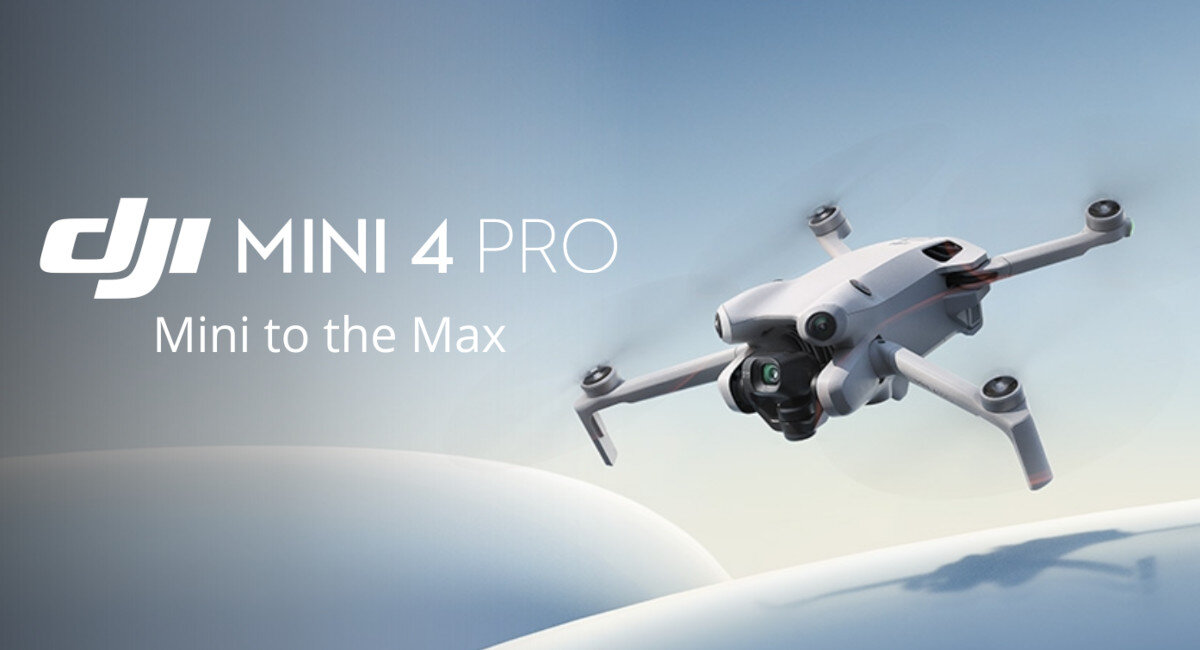 Na obrazie widoczny jest dron w locie na tle nieba. Obok znajduje się tekst: \'DJI MINI 4 PRO Mini to the Max\'.