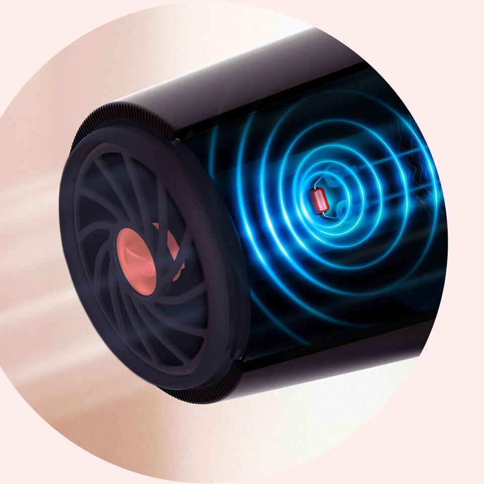 Obraz przedstawia suszarkę do włosów z widocznym efektem działania technologii Thermoshield, ukazanym jako niebieskie fale wewnątrz urządzenia. Elementy suszarki są w kolorze czarnym i różowym.