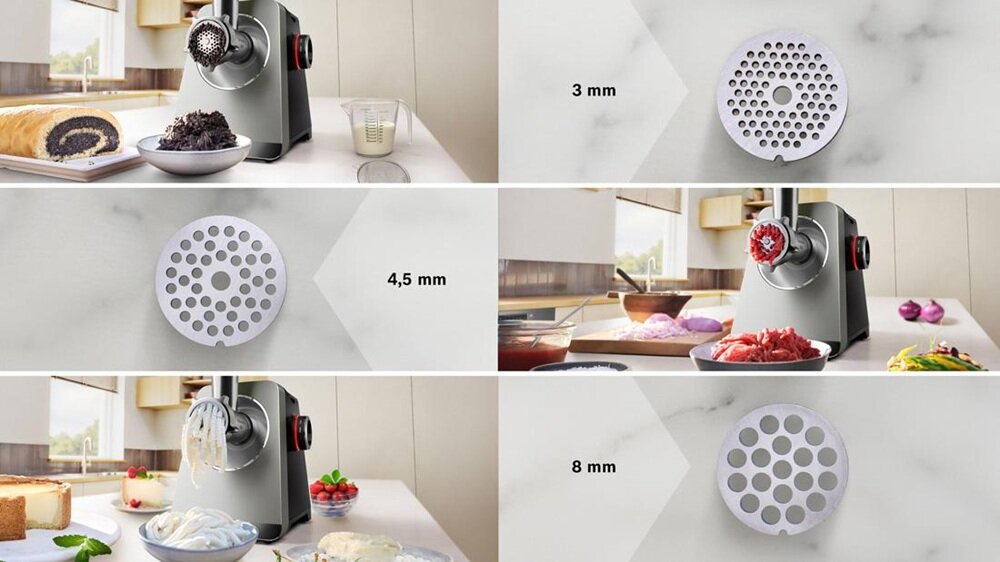 Obraz przedstawia maszynkę do mięsa z trzema różnymi sitkami o średnicach 3 mm, 4,5 mm i 8 mm. Każde sitko jest pokazane obok maszynki, a na blacie znajdują się różne produkty spożywcze, takie jak ciasto, mięso i warzywa.