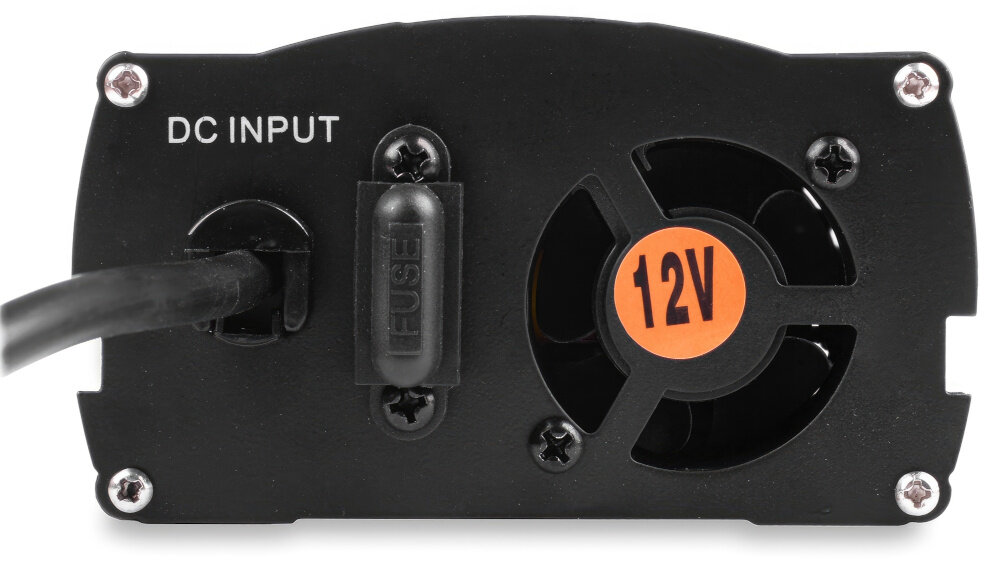 Czarny panel z napisem \'DC INPUT\' i widocznym wentylatorem oznaczonym \'12V\'.
