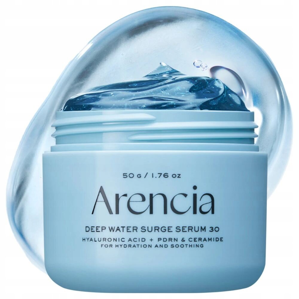Niebieski słoik z przezroczystym wieczkiem, wypełniony żelowym serum. Na słoiku widoczny jest tekst: \'50 g / 1.76 oz Arencia Deep Water Surge Serum 30 Hyaluronic Acid + PDRN & Ceramide For Hydration and Soothing\'.
