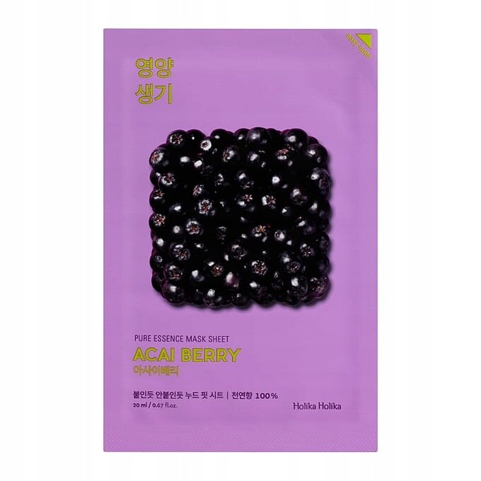 Opakowanie maseczki w płachcie na fioletowym tle z wizerunkiem jagód acai. Tekst na opakowaniu: \'PURE ESSENCE MASK SHEET ACAI BERRY 20 ml / 0.67 fl.oz. Holika Holika\'.