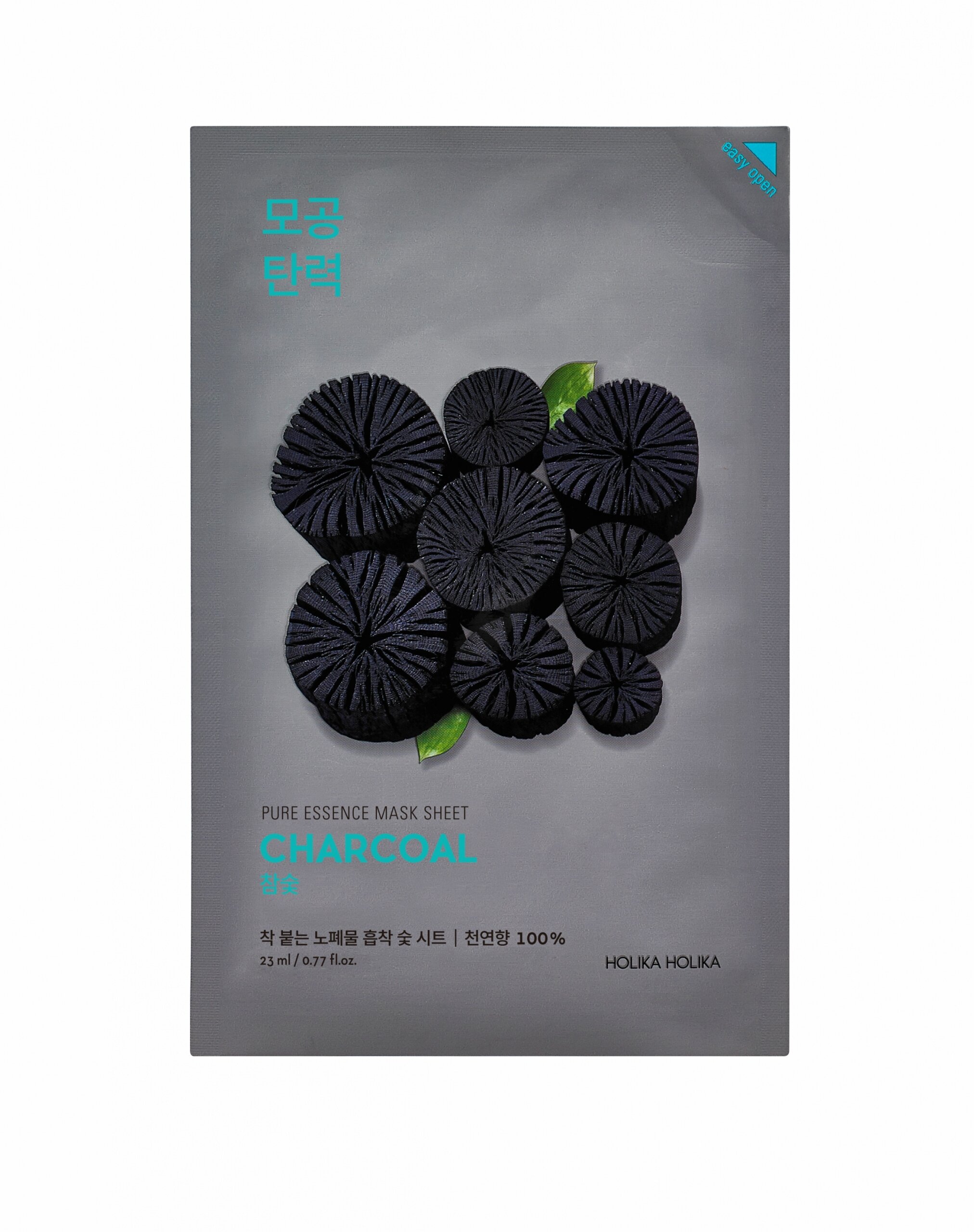 Opakowanie maseczki w płachcie z wizerunkiem czarnych krążków przypominających węgiel drzewny oraz zielonych liści. Tekst na opakowaniu: \'PURE ESSENCE MASK SHEET CHARCOAL 23 ml / 0.77 fl.oz. HOLIKA HOLIKA\'.