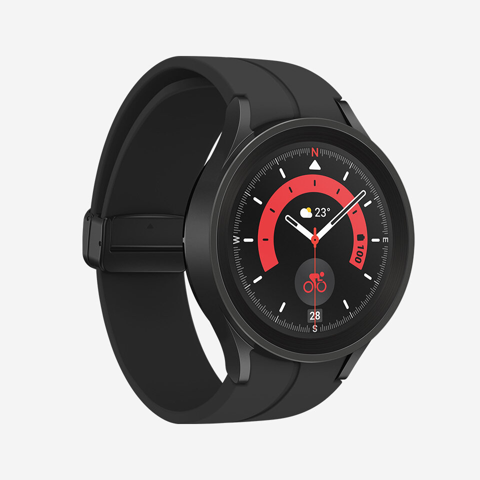Czarny smartwatch z okrągłym wyświetlaczem, na którym widoczna jest tarcza z czerwonymi i białymi elementami oraz ikoną roweru. Na ekranie pokazana jest temperatura 23°C i data 28.