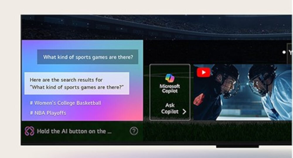Na ekranie telewizora widoczne są wyniki wyszukiwania dla zapytania \'What kind of sports games are there?\', w tym \'Women\'s College Basketball\' i \'NBA Playoffs\'. Obok znajduje się aplikacja \'Microsoft Copilot\' oraz obrazek z dwoma hokeistami.