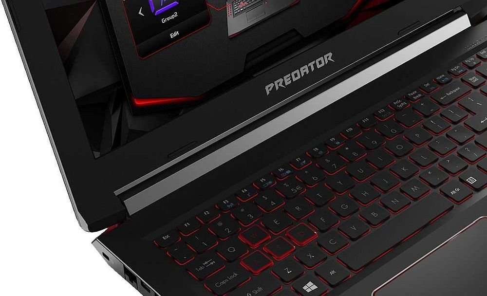 Laptop gamingowy ACER Predator Helios 300 - klawiatura