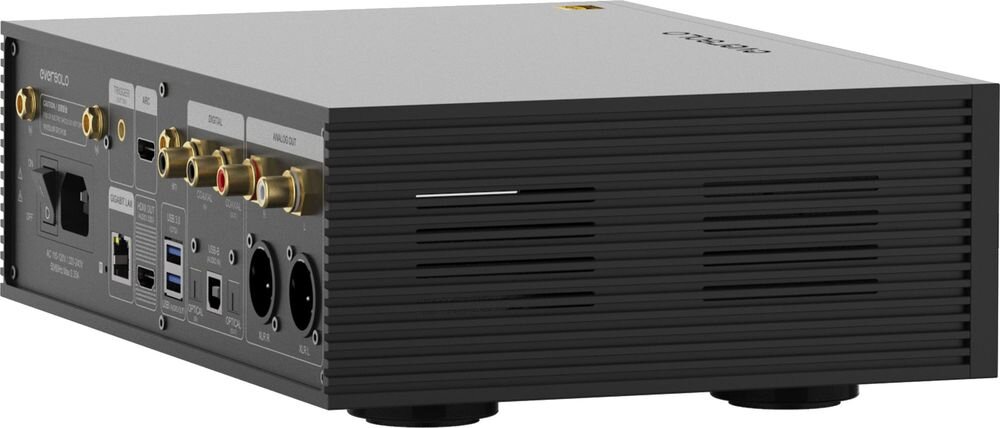 Czarny odtwarzacz sieciowy z różnymi portami i złączami na tylnej ściance, w tym USB, HDMI i RCA. Na obudowie widoczne jest logo \'eversolo\'.