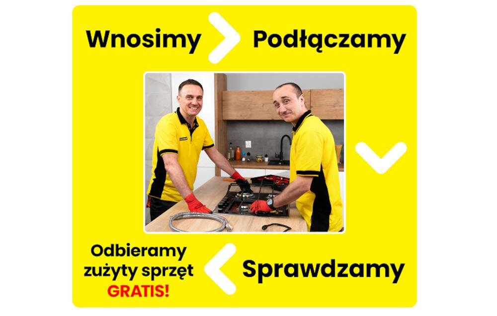 Dwóch mężczyzn w żółtych koszulkach montuje płytę gazową w kuchni. Na żółtym tle widnieją napisy: \'Wnosimy\', \'Podłączamy\', \'Odbieramy zużyty sprzęt GRATIS!\', \'Sprawdzamy\'.