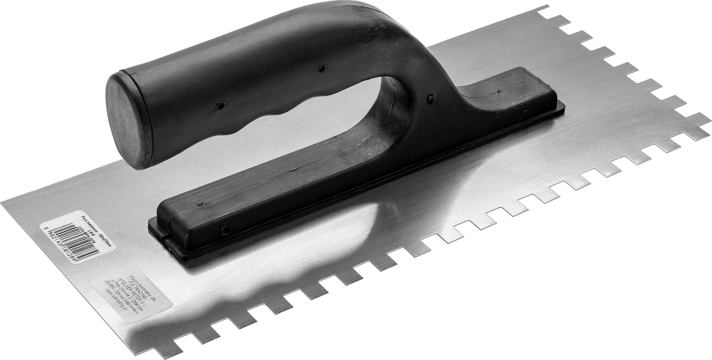 Na obrazie widoczna jest paca zębata z czarnym uchwytem i metalową powierzchnią roboczą z zębami o wysokości 8 mm. Na powierzchni znajduje się etykieta z kodem kreskowym i tekstem.