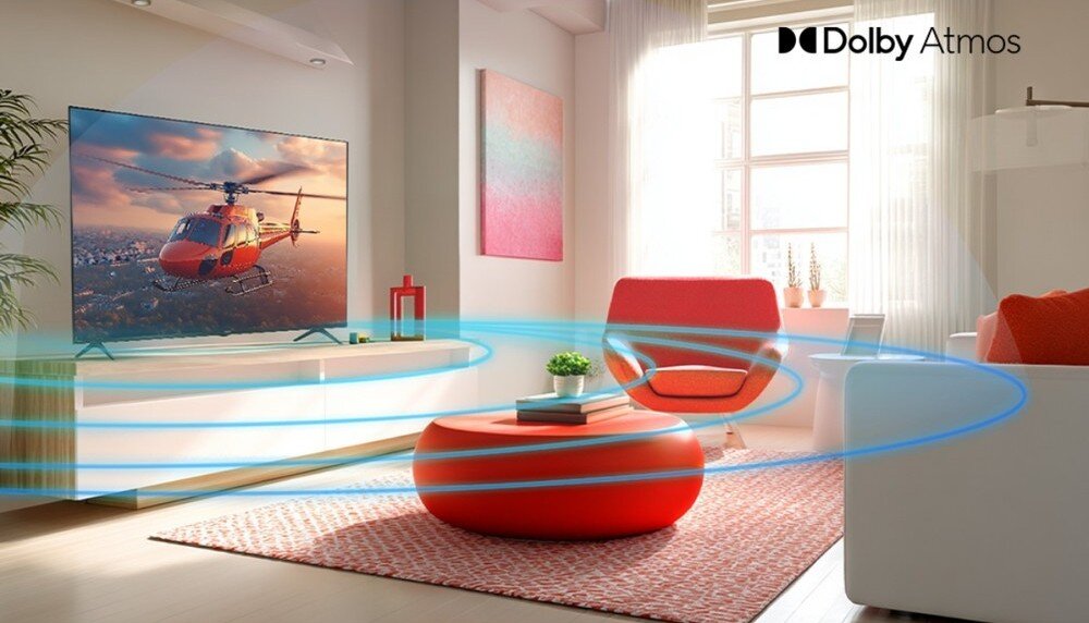 Telewizor SHARP 43HL4765E, Dolby Atmos, przestrzenna scena dźwiękowa, efekty filmowe, sportowe i gamingowe, telewizor stojący na komodzie w pomieszczeniu