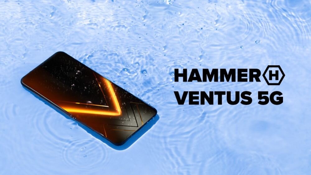 Smartfon leży na powierzchni wody, z widocznym ekranem z pomarańczowym wzorem. Obok znajduje się tekst: \'HAMMER VENTUS 5G\'.