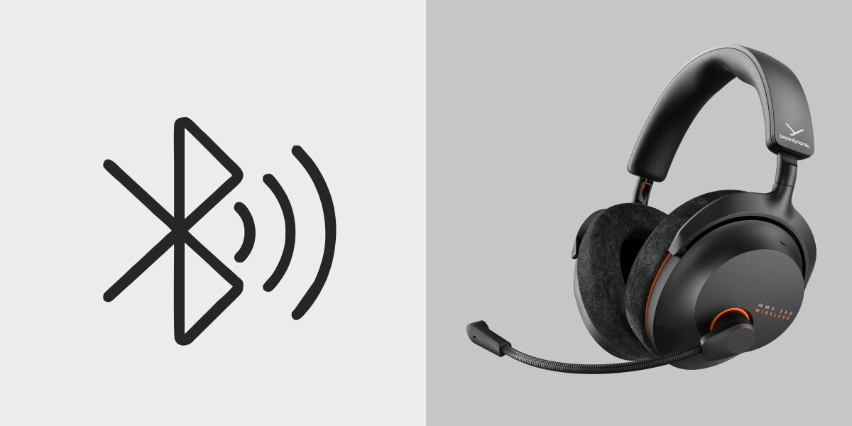 Po lewej stronie znajduje się symbol Bluetooth z falami sygnału. Po prawej stronie widoczne są czarne słuchawki nauszne z mikrofonem i logo producenta na pałąku.