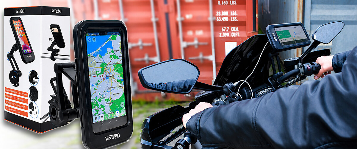 Obraz przedstawia wodoodporny uchwyt na telefon zamontowany na motocyklu, z widoczną mapą na ekranie telefonu. Obok znajduje się opakowanie produktu z logo \'Wozinsky\'.