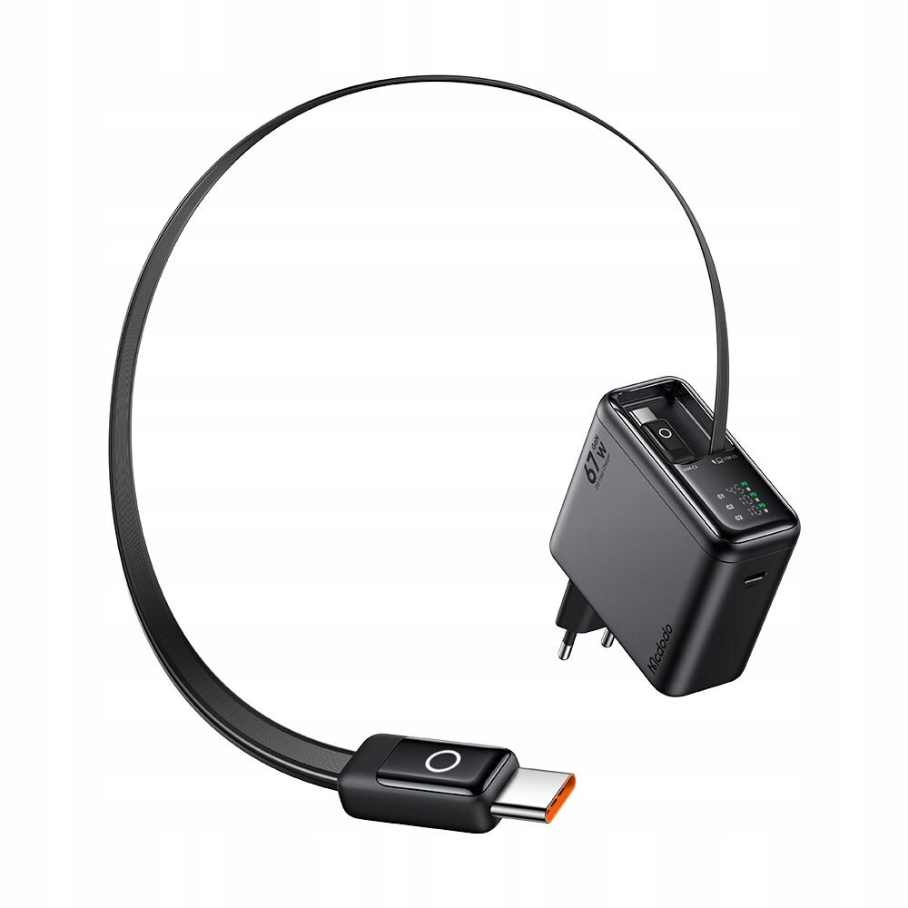Na obrazie widoczna jest czarna ładowarka sieciowa z trzema portami USB-C oraz kablem USB-C. Na ładowarce znajduje się napis \'67W\' oraz logo \'Mcdodo\'.