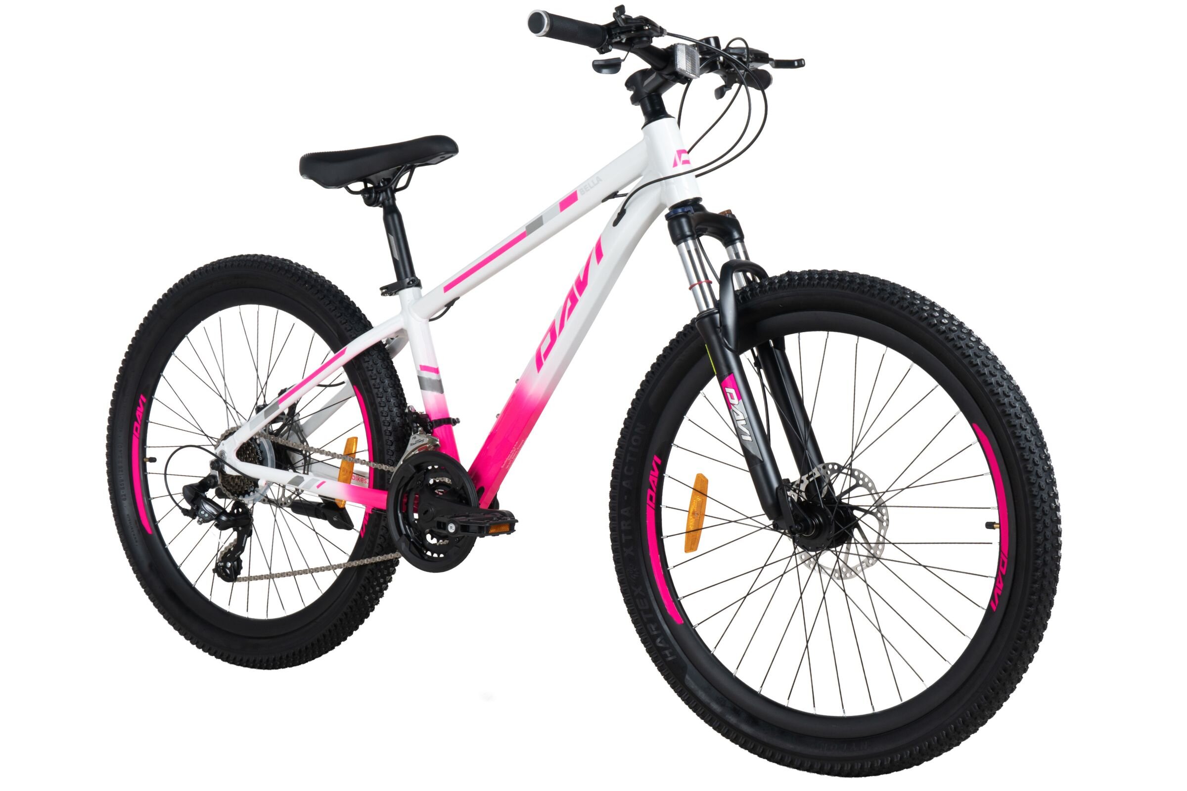 Rower górski MTB damski w kolorze biało-różowym z aluminiową ramą i 21 biegami. Koła mają rozmiar 26 cali, a na ramie widoczne jest logo producenta \'Davi Bella\'.