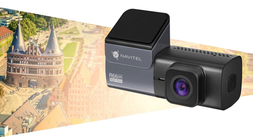 Wideorejestrator NAVITEL R66 2K z widocznym logo i obiektywem, na tle zdjęcia przedstawiającego zabytkowy budynek z wieżami.