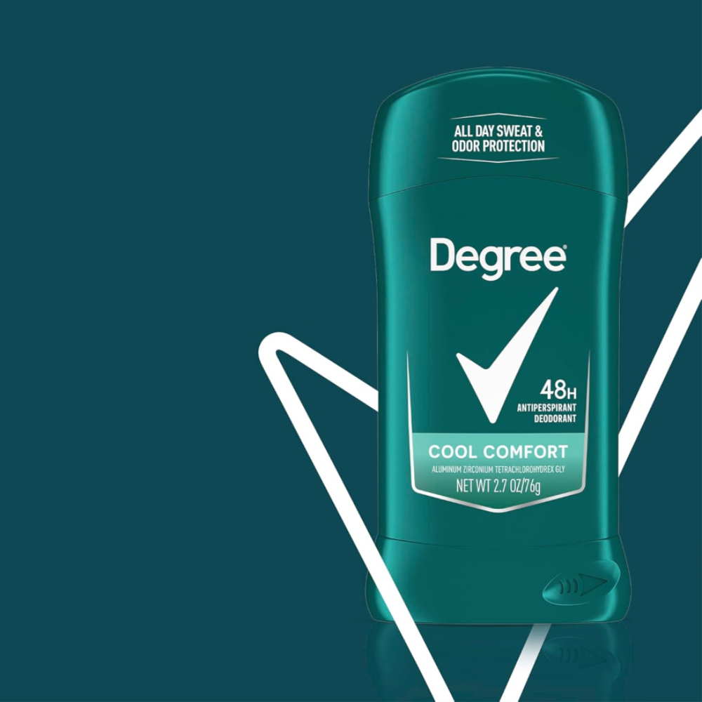 Zielony antyperspirant w sztyfcie z napisem \'Degree\' oraz \'48H Antiperspirant Deodorant Cool Comfort\'.