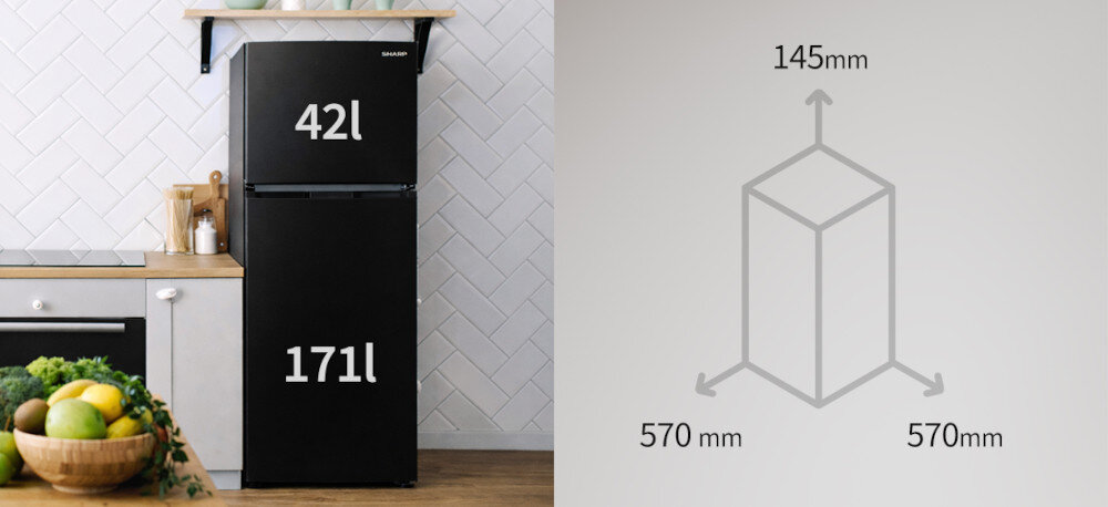 Czarna lodówka z logo SHARP, z oznaczeniami pojemności 42l i 171l, stoi w kuchni obok blatu z owocami. Obok znajduje się schemat wymiarów: 145mm wysokości, 570mm szerokości i głębokości.