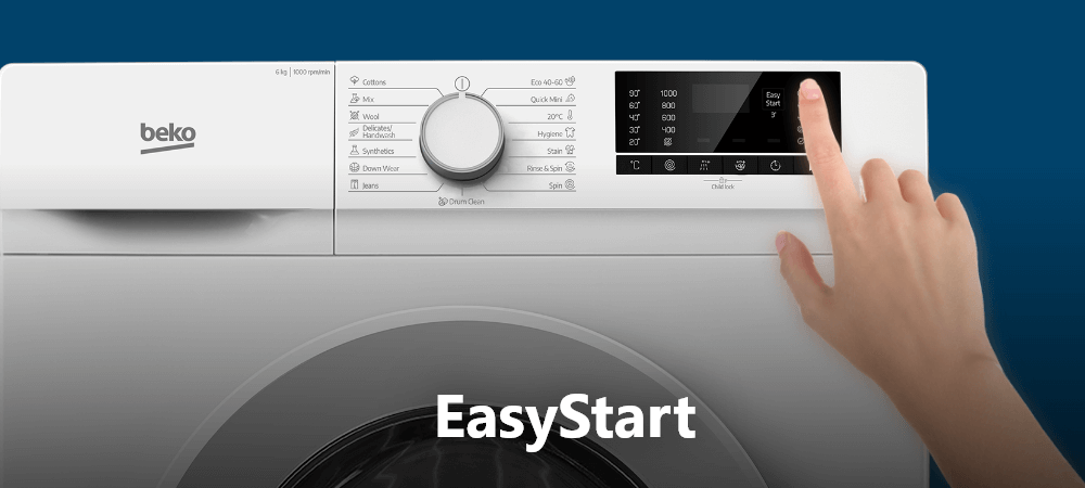 PRALKA BEKO SLIM B100 B1W630WBPL Zbliżenie na panel sterowania pokazuje wybór funkcji EasyStart za pomocą dotyku palca. Widoczne są programy oraz parametry prania na wyświetlaczu EasyStart automatyczne  ustawienia prostota wygoda