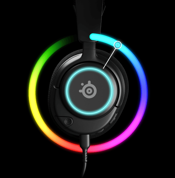 Czarne słuchawki z podświetleniem RGB w kształcie okręgu wokół nausznika. Na środku widoczne jest logo producenta.