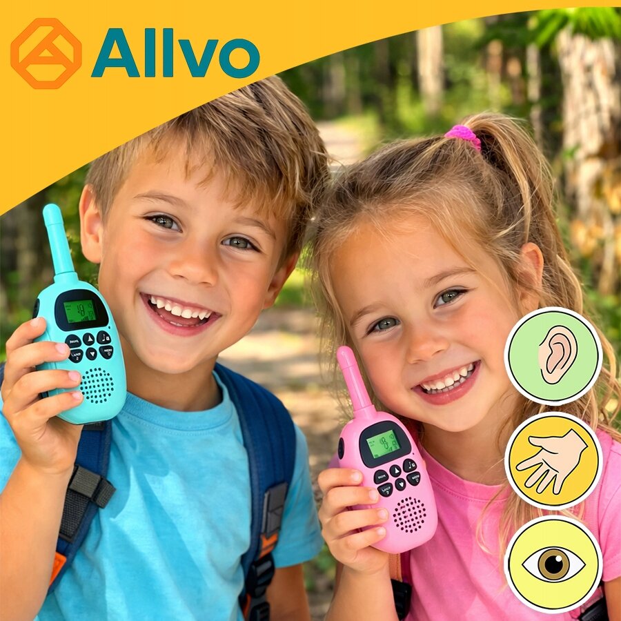 Dwoje dzieci trzyma kolorowe krótkofalówki, jedna niebieska, druga różowa, z wyświetlaczami LCD i przyciskami. W lewym górnym rogu widoczne jest logo \'Allvo\'.