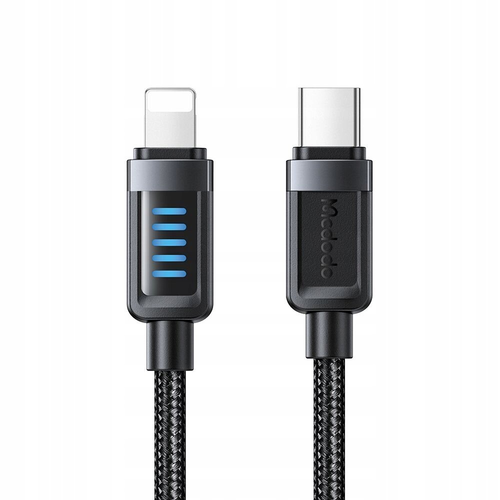 Obraz przedstawia dwa złącza kabla USB-C i Lightning z czarnym, plecionym przewodem. Na jednym złączu widoczny jest napis \'Mcdodo\' oraz niebieskie podświetlenie w formie pasków.