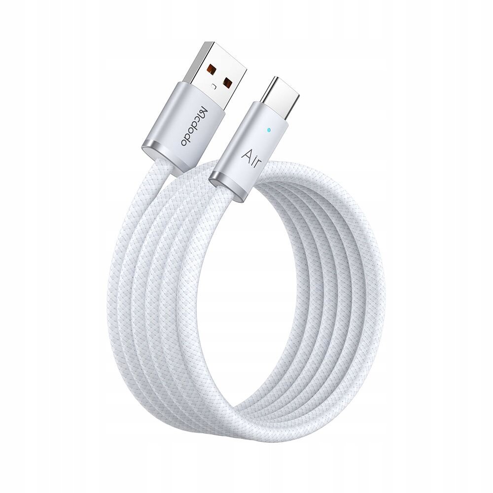 Biały kabel USB z końcówkami USB-A i USB-C, z widocznymi napisami \'Mcdodo\' i \'Air\'. Kabel ma plecioną strukturę i jest zwinięty w pętlę.