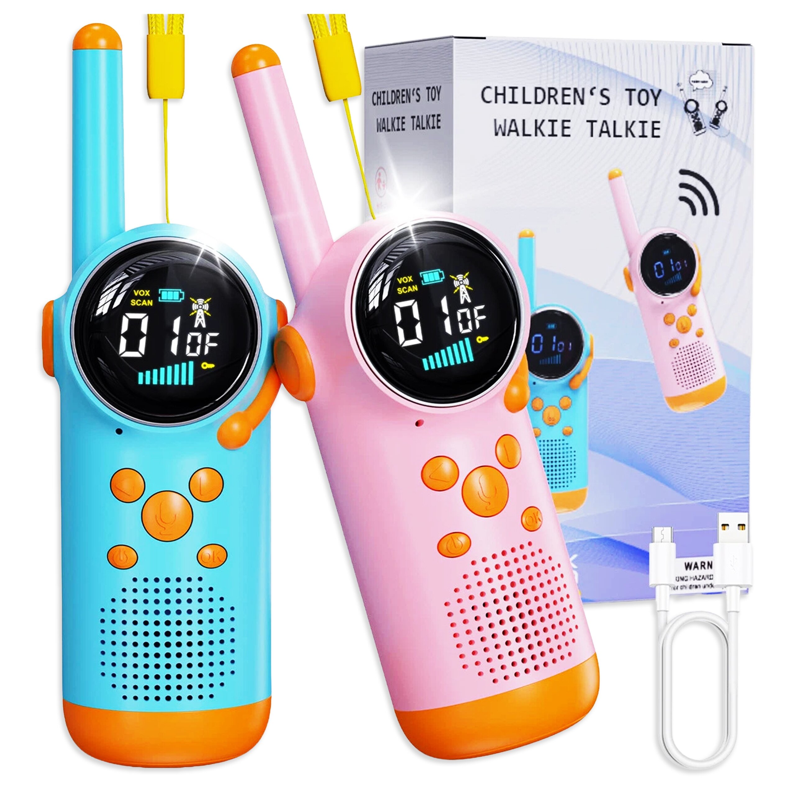 Na obrazie widoczne są dwa kolorowe walkie talkie, jedno niebieskie i jedno różowe, z wyświetlaczami i pomarańczowymi przyciskami. Obok znajduje się pudełko z napisem \'CHILDREN\'S TOY WALKIE TALKIE\' oraz kabel USB-C.