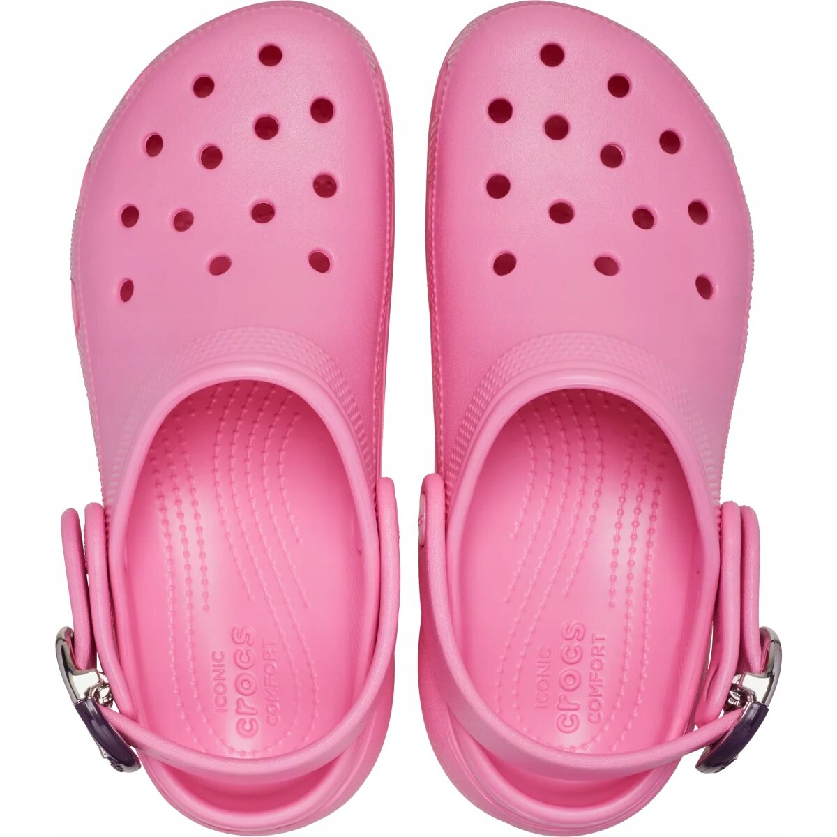 Różowe buty typu klapki z otworami na górze i paskiem z tyłu. Na wkładce widoczny jest napis \'ICONIC crocs COMFORT\'.