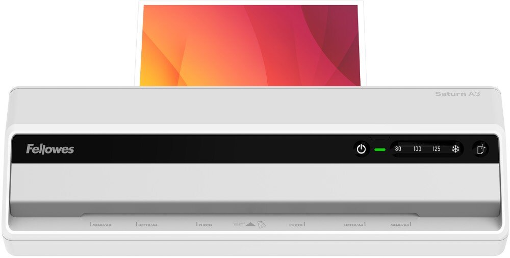 Laminator FELLOWES Saturn 3i A3 Urządzenie laminujące z włożoną kartką z kolorowym gradientem w odcieniach czerwieni, pomarańczu i żółci. Panel przedni zawiera przyciski sterujące oraz oznaczenia temperatury, opis