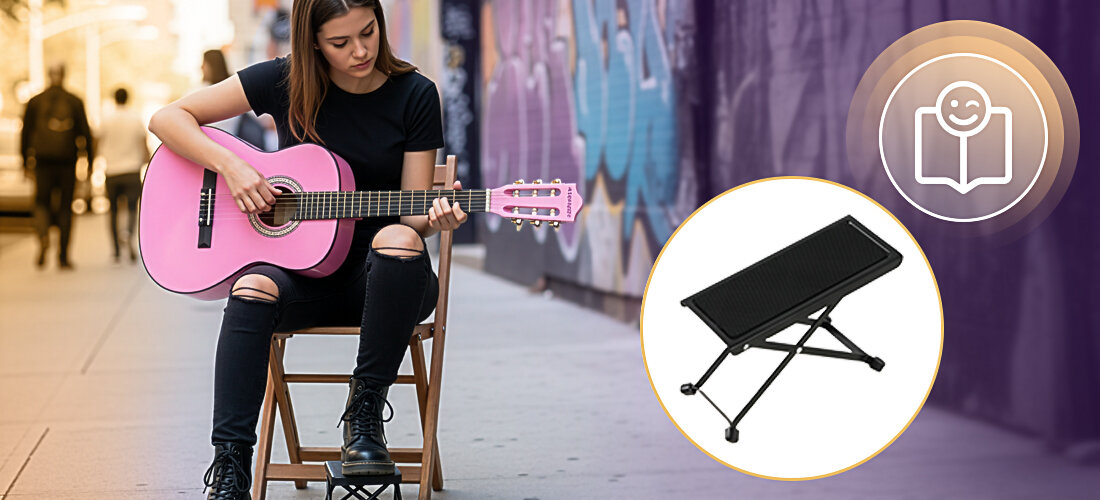 Osoba siedzi na krześle i gra na różowej gitarze klasycznej. Obok widoczny jest podnóżek gitarowy na białym tle.