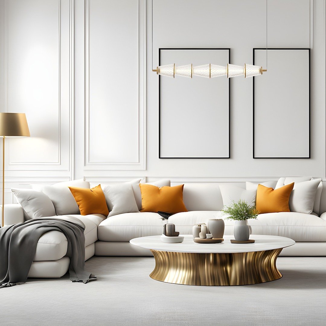 Elegancki salon z białą sofą ozdobioną pomarańczowymi poduszkami, złotym stolikiem kawowym i wiszącą lampą LED o nowoczesnym designie. W tle znajdują się dwie prostokątne ramki na ścianie.