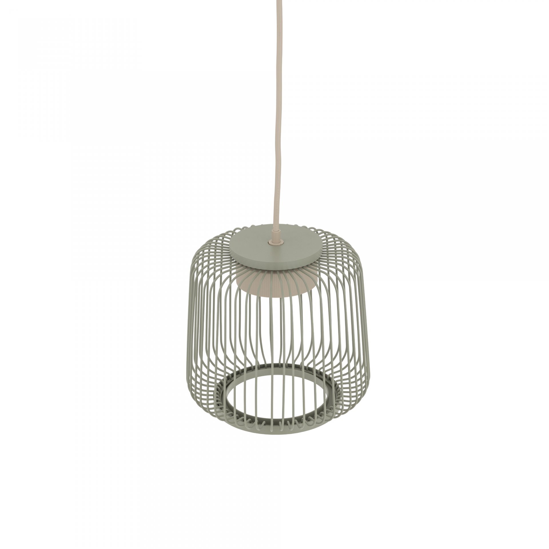 Lampa wisząca z metalowym kloszem w kształcie klatki, zawieszona na przewodzie. Klosz ma jasny kolor i otwartą konstrukcję z pionowymi prętami.