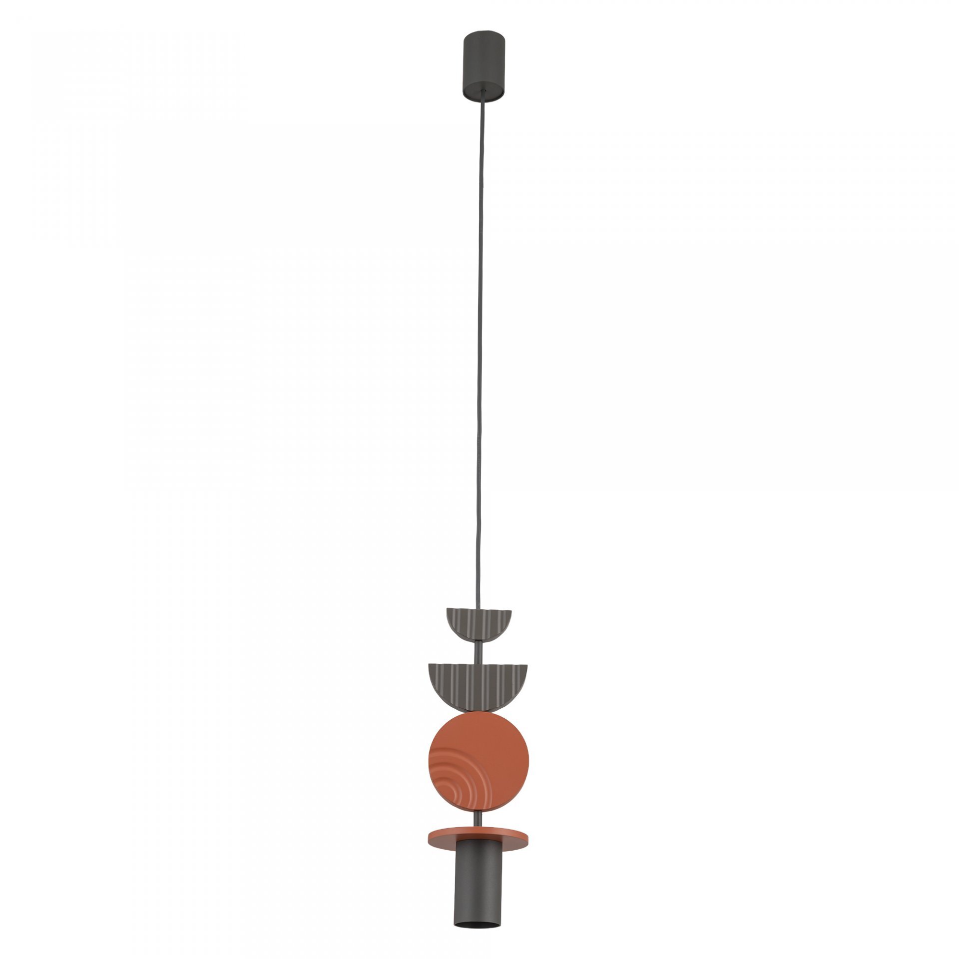 Lampa wisząca o nowoczesnym designie z elementami w kolorze czarnym i pomarańczowym, zawieszona na cienkim przewodzie. Składa się z kilku geometrycznych kształtów, w tym półokręgów i cylindrów.