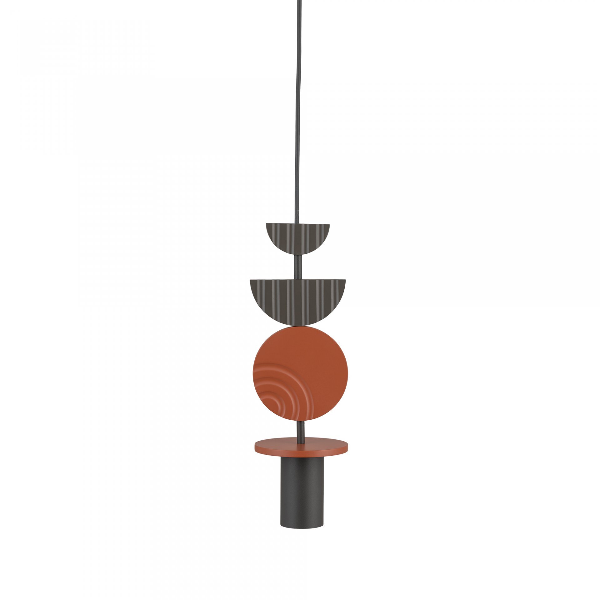 Lampa wisząca o nowoczesnym designie, składająca się z geometrycznych kształtów w kolorach czarnym i brązowym. Elementy lampy to półkola, koło i walec, zawieszone na cienkim przewodzie.