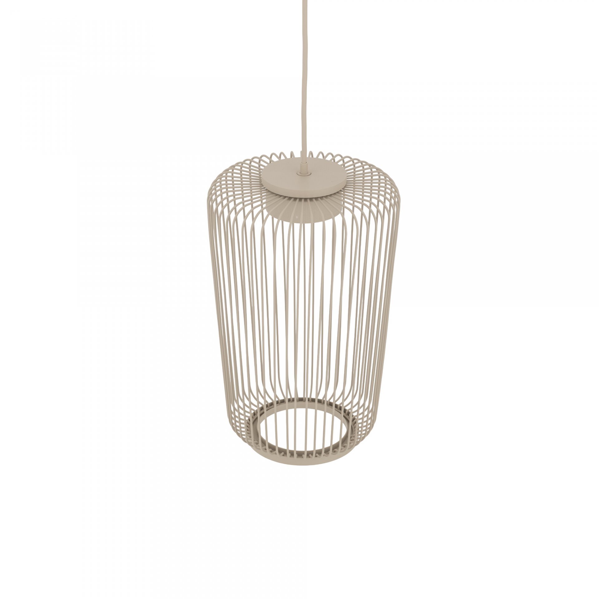 Lampa wisząca o cylindrycznym kształcie z metalowym kloszem w formie pionowych prętów, zawieszona na przewodzie.