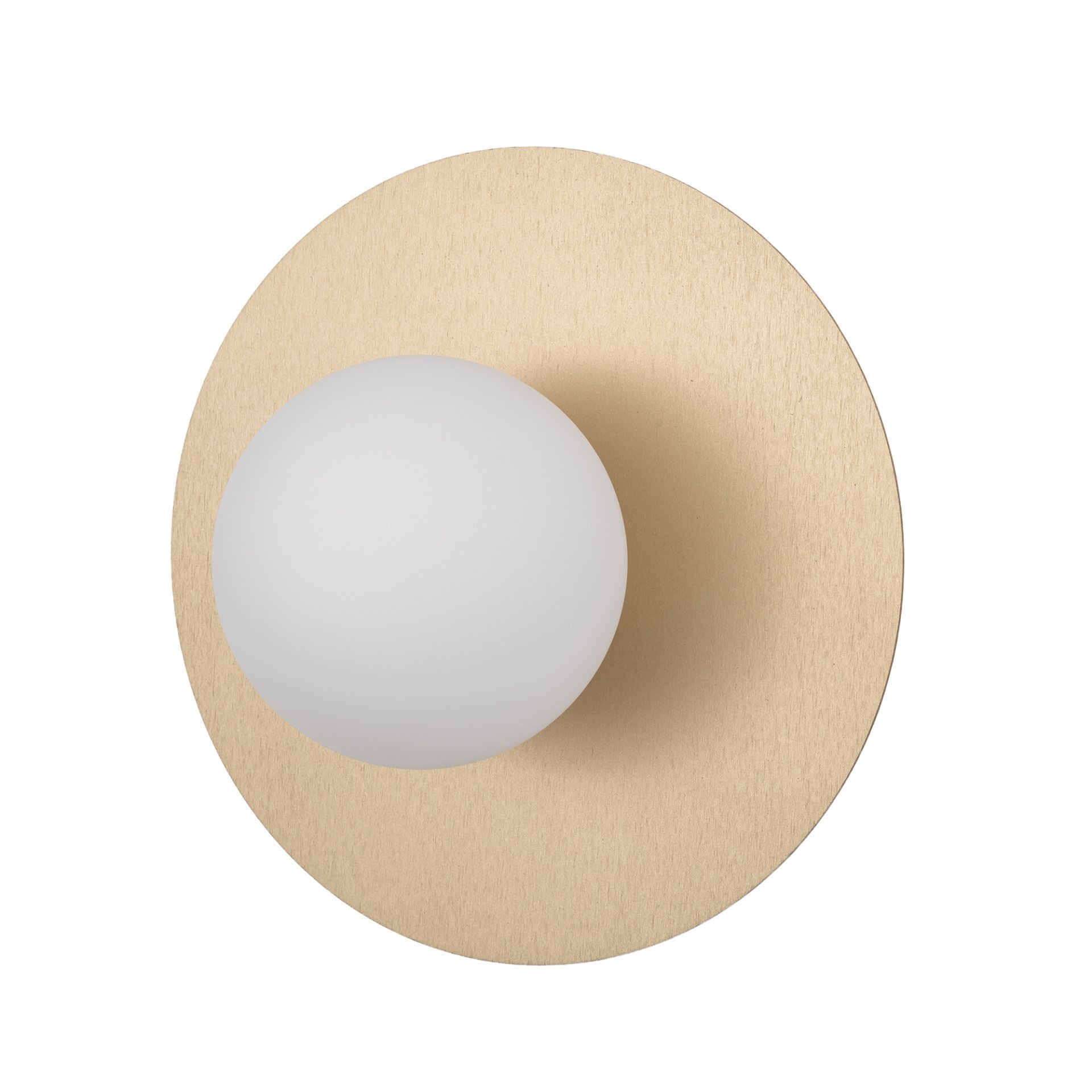 Na obrazie widoczna jest lampa ścienna z okrągłym, białym kloszem umieszczonym na jasnobrązowej, okrągłej podstawie.