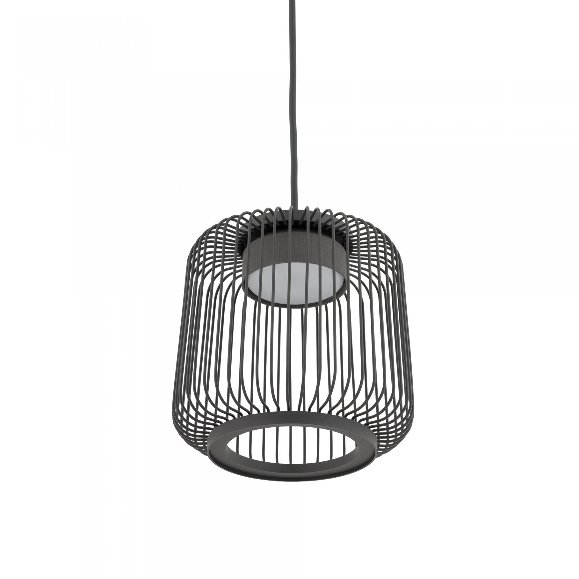 Lampa wisząca z metalowym kloszem w kształcie klatki, zawieszona na przewodzie. Klosz ma ciemny kolor i cylindryczny kształt z otwartym dołem.
