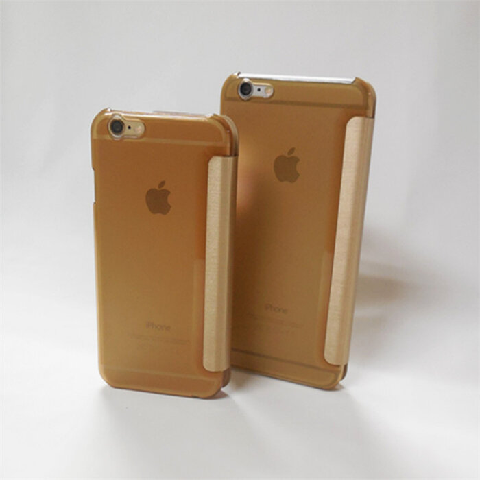 Dwa przezroczyste etui na telefony z widocznym logo Apple, wykonane z materiału w kolorze złotym. Etui mają pionowe, jasne paski po bokach.