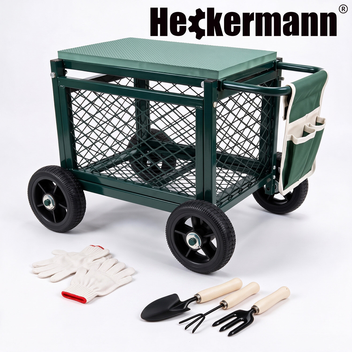 Zielony wózek ogrodowy z metalową siatką i czterema kołami, obok którego leżą rękawice i narzędzia ogrodnicze. Widoczne logo: Heckermann.